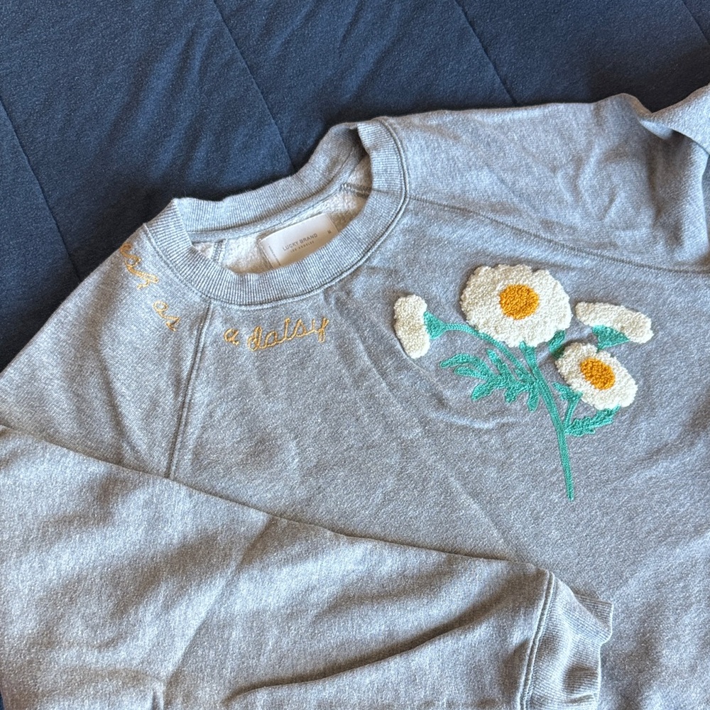 Lucky Brand Gray Floral Embroidered Sweater size medium .